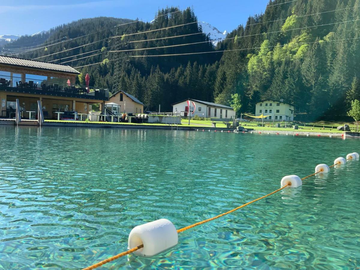 Alpine Lodge Kloesterle Am Arlberg Exteriör bild